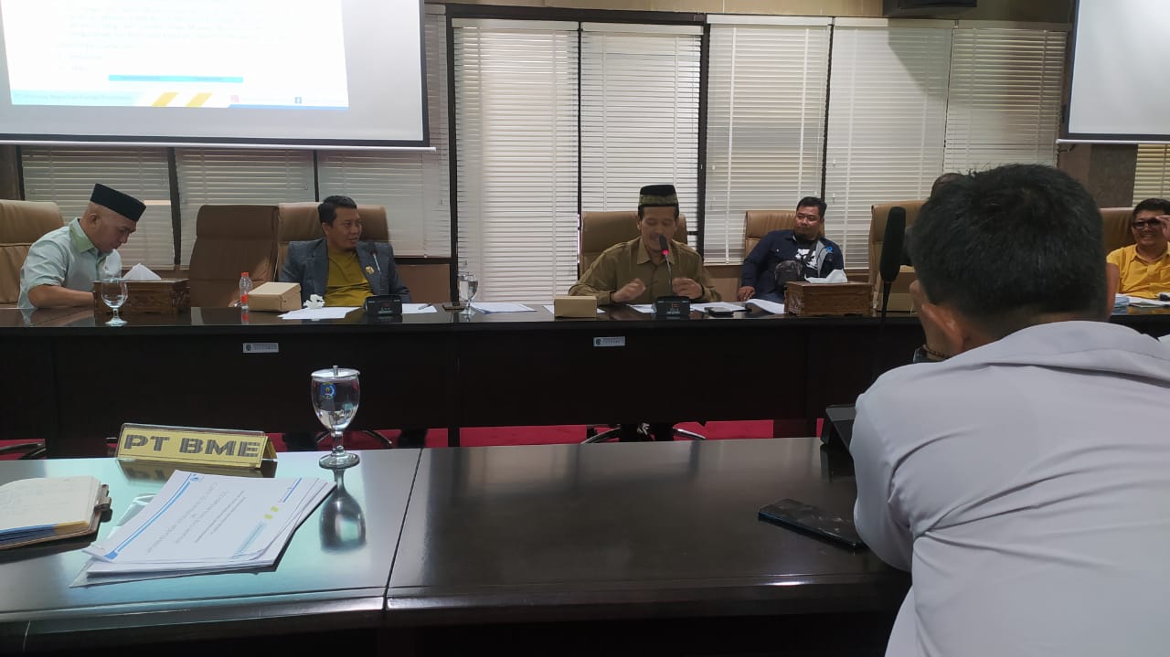 Anggota Pansus LKPJ DPRD Bontang Abdul Malik saat rapat kerja dengan PT BME